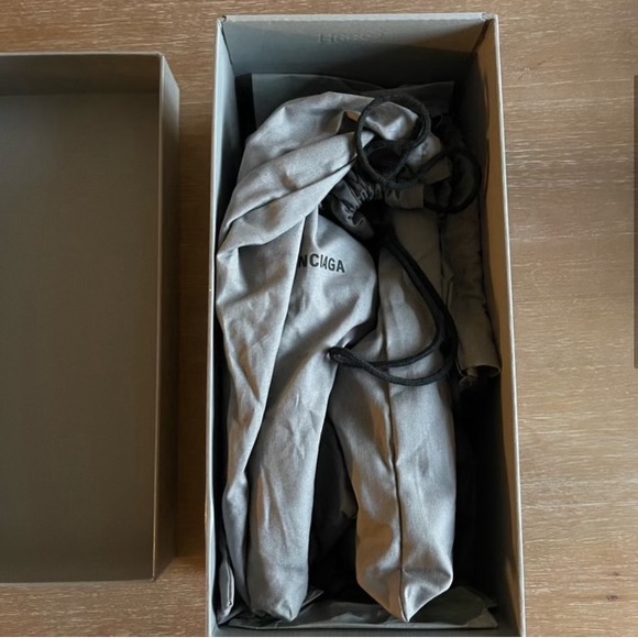 Balenciaga Pool Slide Sandal in Beige - Size 39 (US 9) - Picture 3 of 6